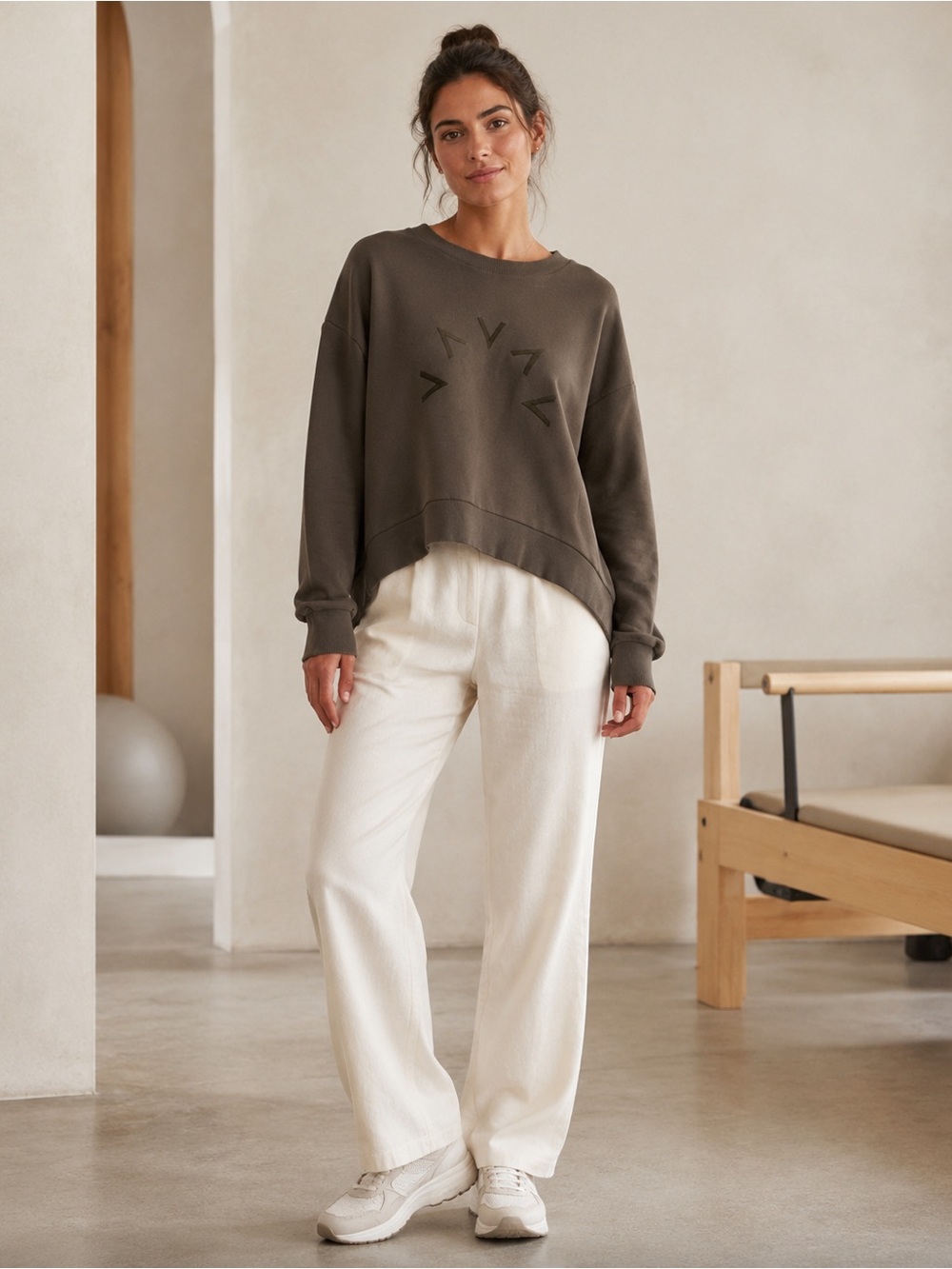 Varley Women’s Small Holborn Olive Embroidered Cropped Sweatshirt